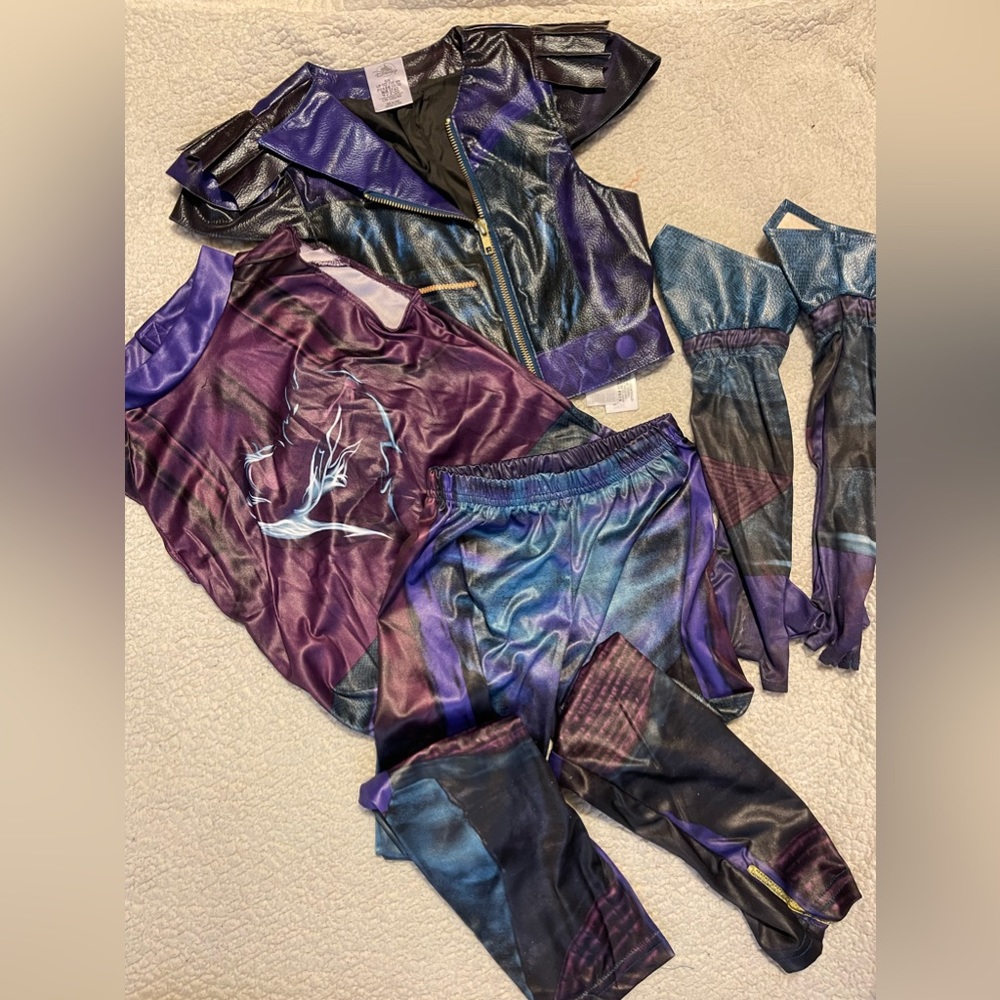 Girls. Mal from Descendants 3 Halloween costume. Size 5/6